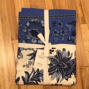William Sonoma Table Cloth